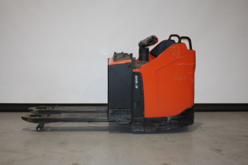Toyota LPE220 Niederhubwagen loeffler-gabelstapler.de