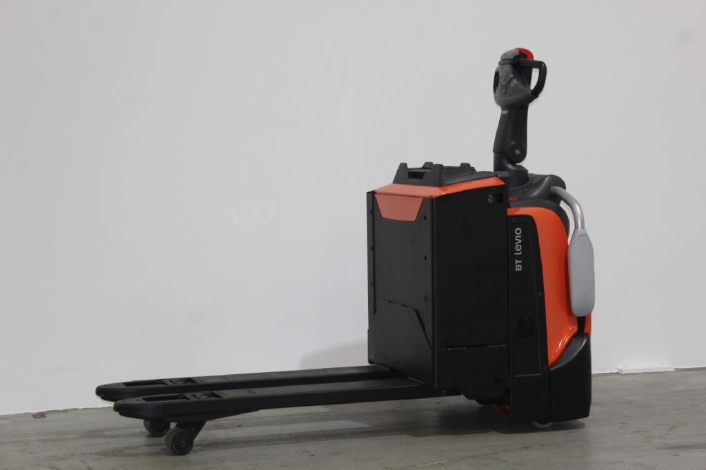 Toyota LPE200 Niederhubwagen www.heinbockel-gabelstapler.de