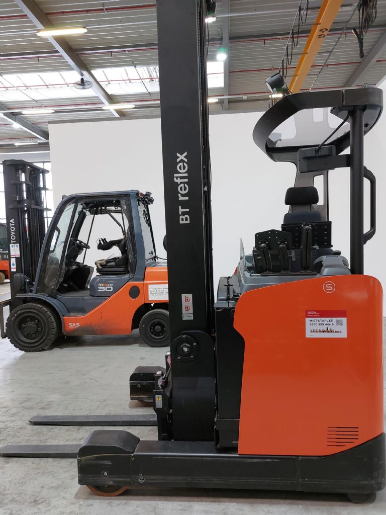 Toyota RRE160H Schubmaststapler gabelstapler-nord.de