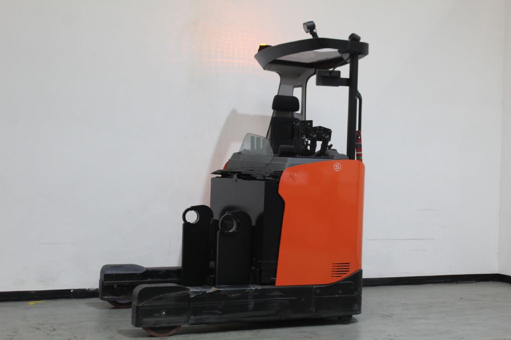 Toyota RRE200H Schubmaststapler loeffler-gabelstapler.de