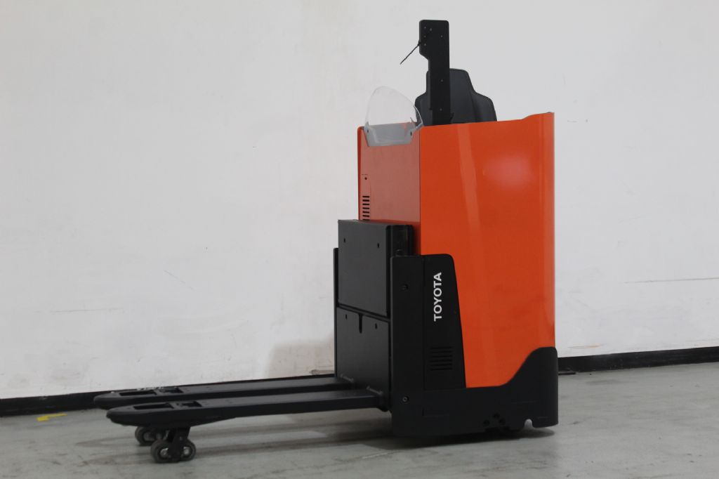 Toyota LSI200 Quersitzhubwagen loeffler-gabelstapler.de