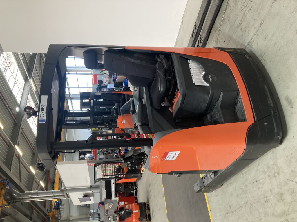 Toyota RRE200H Schubmaststapler loeffler-gabelstapler.de