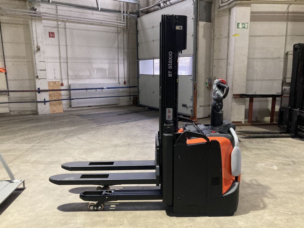 Toyota SPE120L Hochhubwagen loeffler-gabelstapler.de