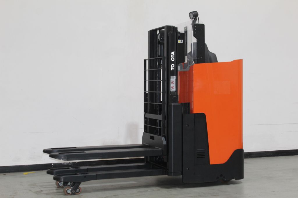 Toyota SSI200D Quersitzstapler loeffler-gabelstapler.de