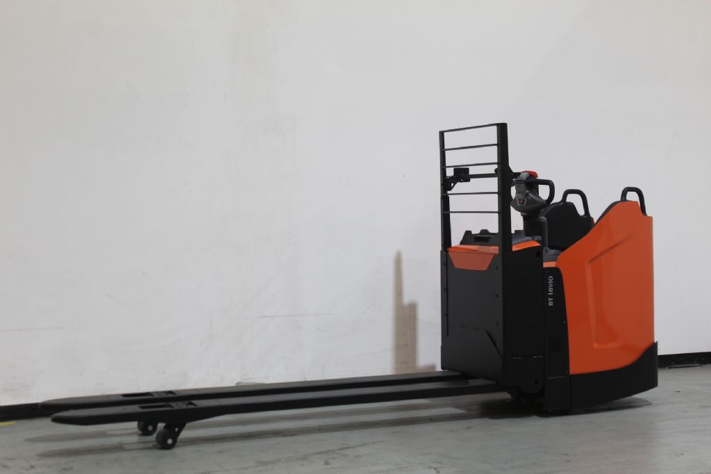 Toyota LPE200 Niederhubwagen www.foerdertechnik-rietberg.de Toyota LPE200 Niederhubwagen www.foerdertechnik-rietberg.de