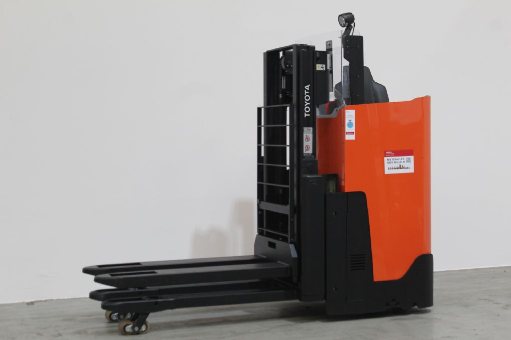 Toyota SSI200D Quersitzstapler loeffler-gabelstapler.de