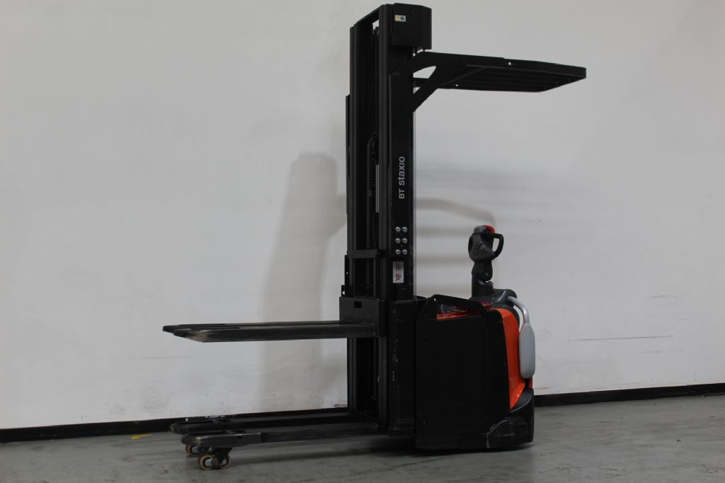 Toyota SPE160L Hochhubwagen www.foerdertechnik-rietberg.de Toyota SPE160L Hochhubwagen www.foerdertechnik-rietberg.de