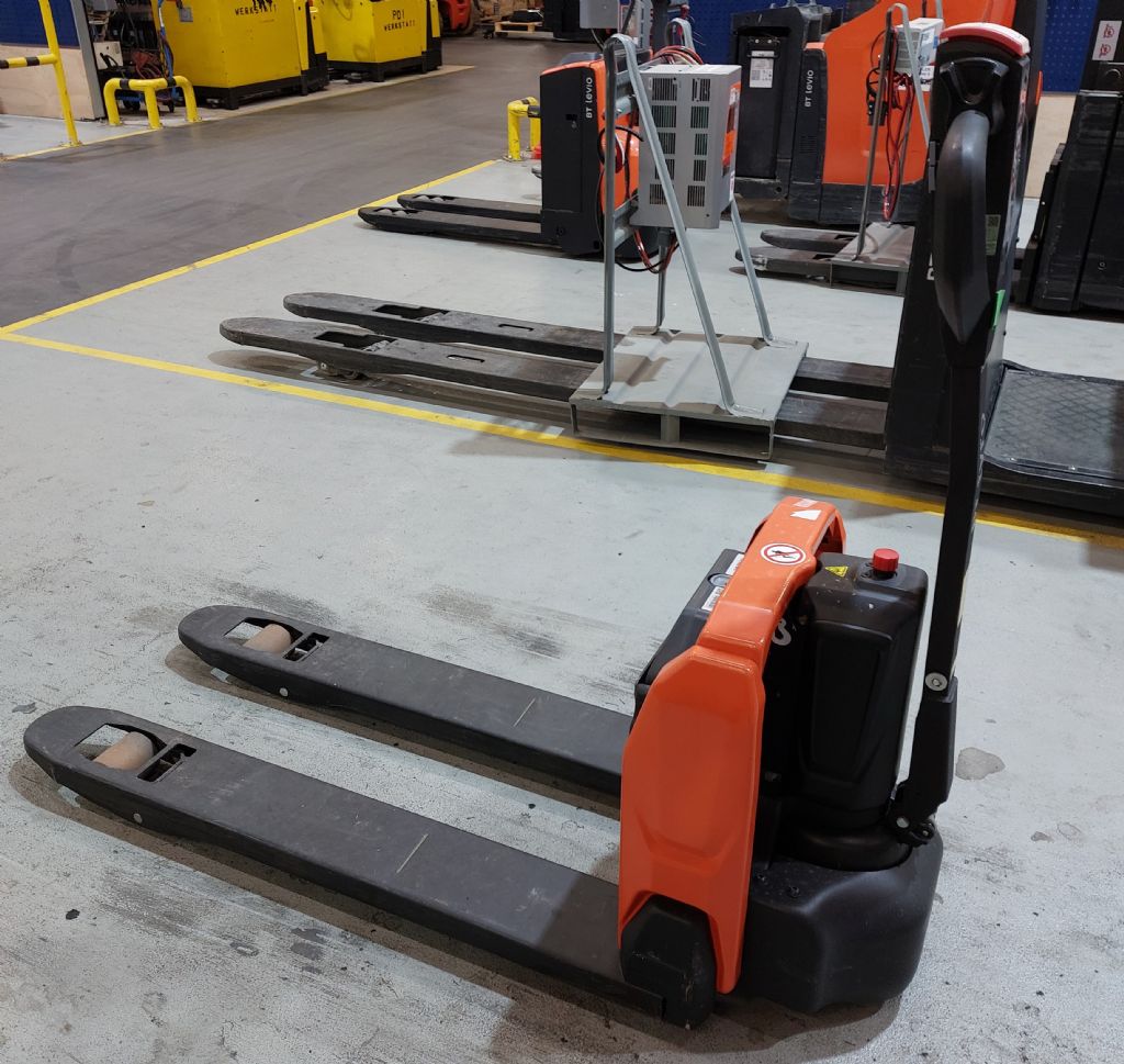 Toyota LHE130B Niederhubwagen loeffler-gabelstapler.de