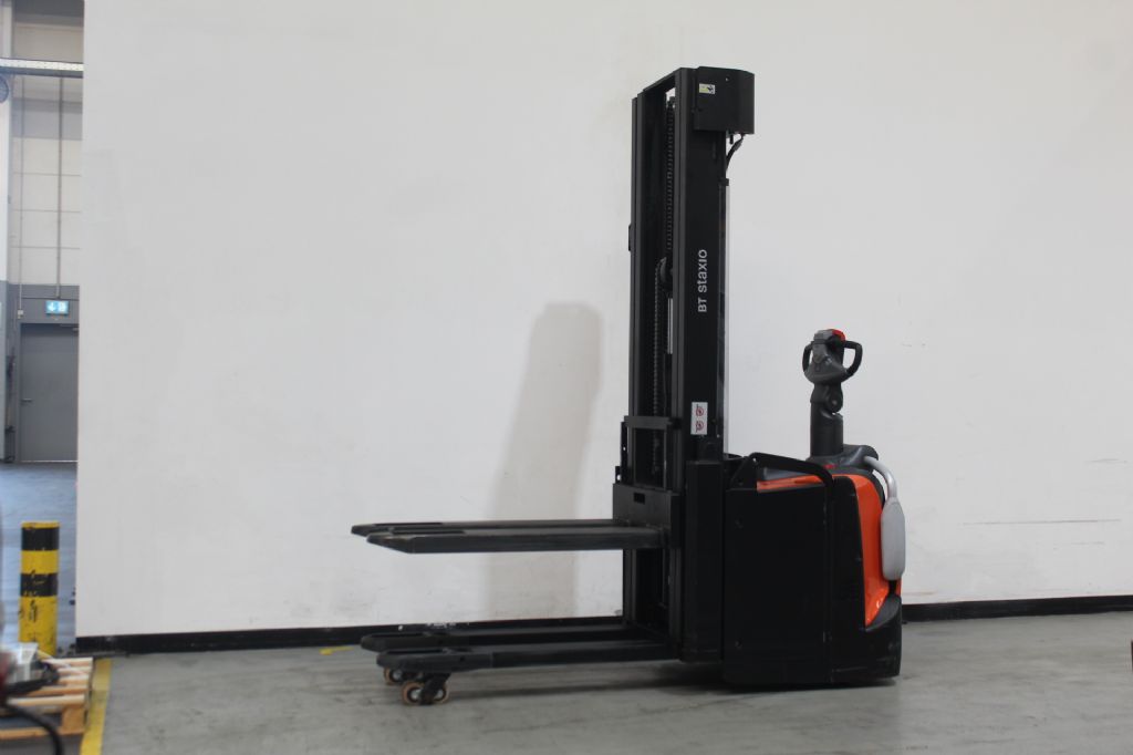 Toyota SPE160L Hochhubwagen loeffler-gabelstapler.de