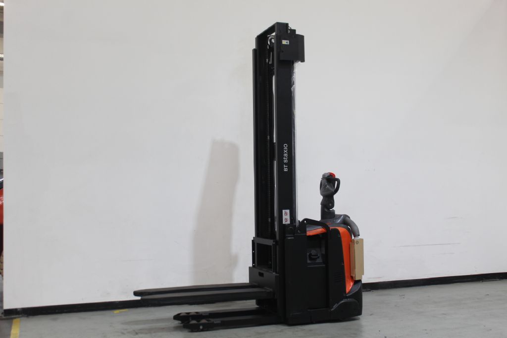 Toyota SPE140 Hochhubwagen loeffler-gabelstapler.de