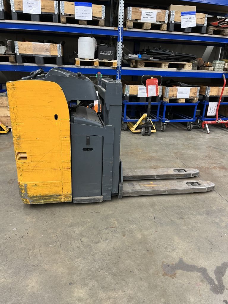 Jungheinrich ESD20 G119-166ZT Quersitzstapler www.trautmann-gabelstapler.de