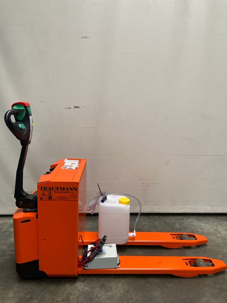 Doosan LEDH18 Niederhubwagen www.trautmann-gabelstapler.de