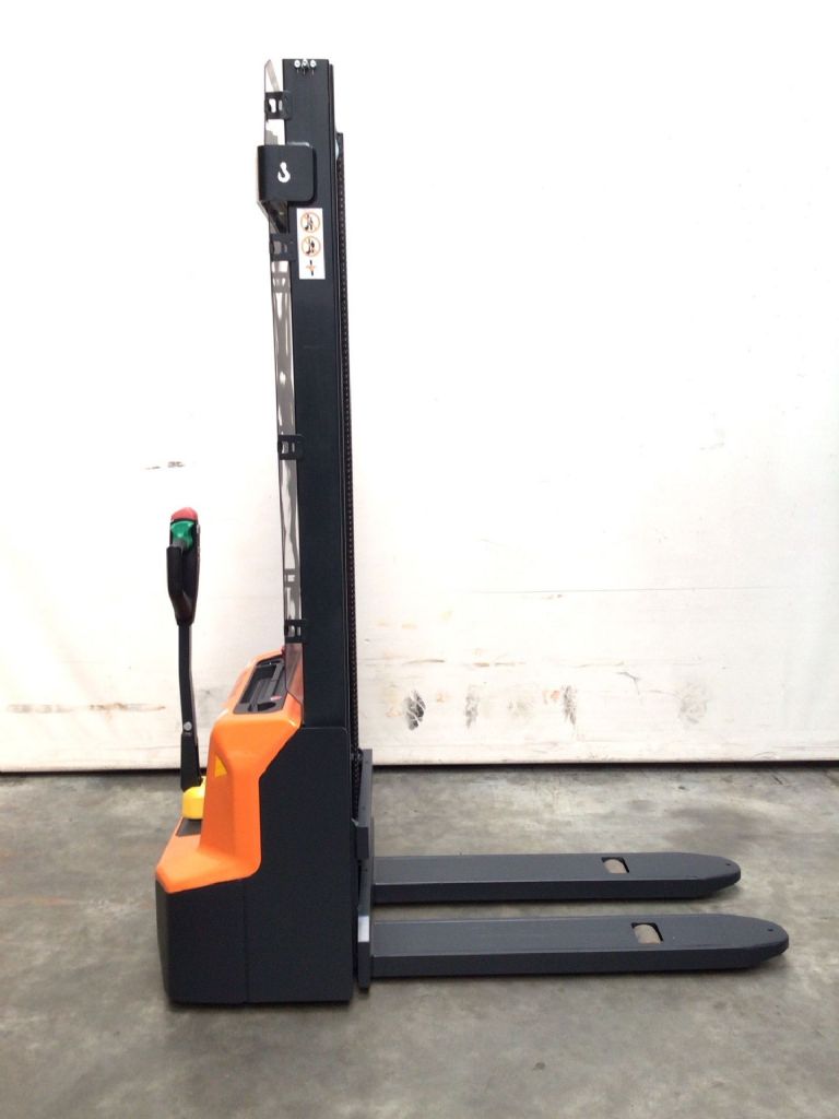 Doosan LSM12N-7 Hochhubwagen www.trautmann-gabelstapler.de