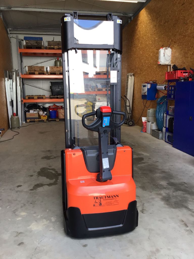 Toyota SWE140 Hochhubwagen www.trautmann-gabelstapler.de
