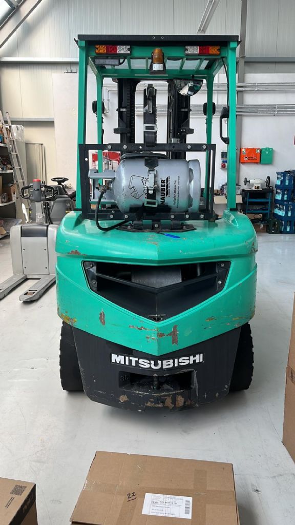 Mitsubishi FG35NT Treibgasstapler www.trautmann-gabelstapler.de