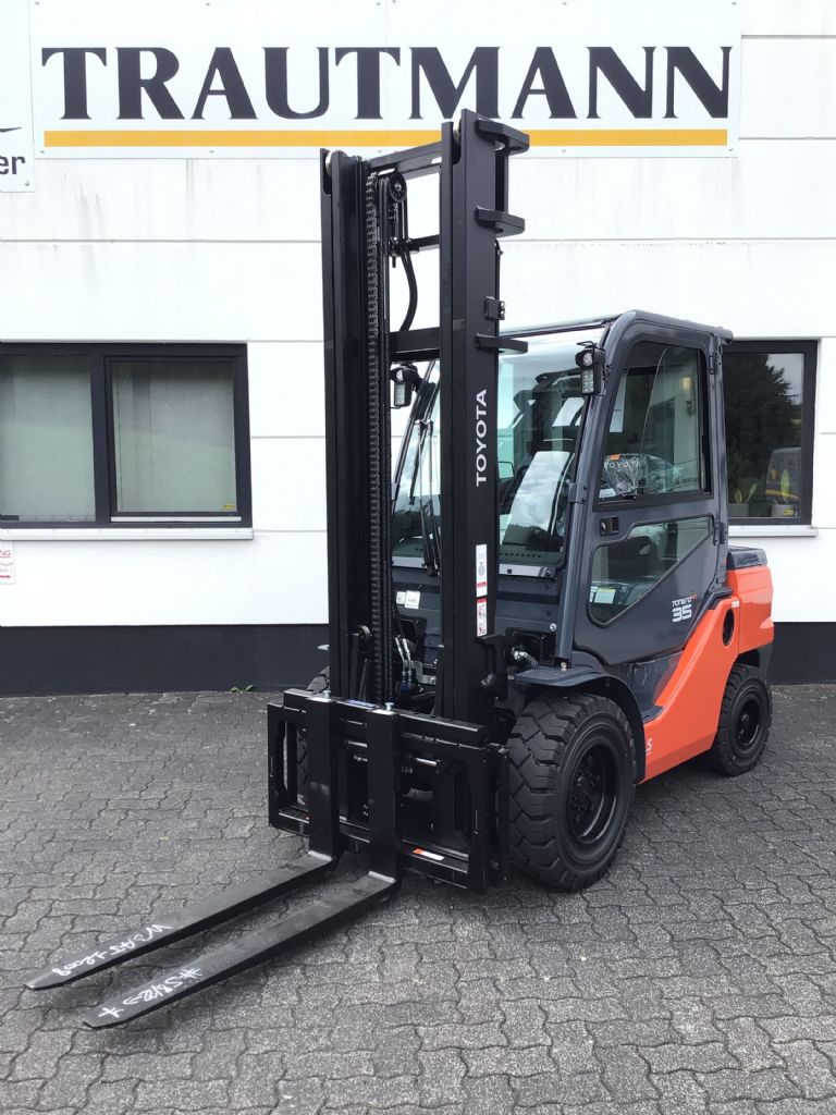 Toyota 56-8FDJ35F Dieselstapler www.trautmann-gabelstapler.de