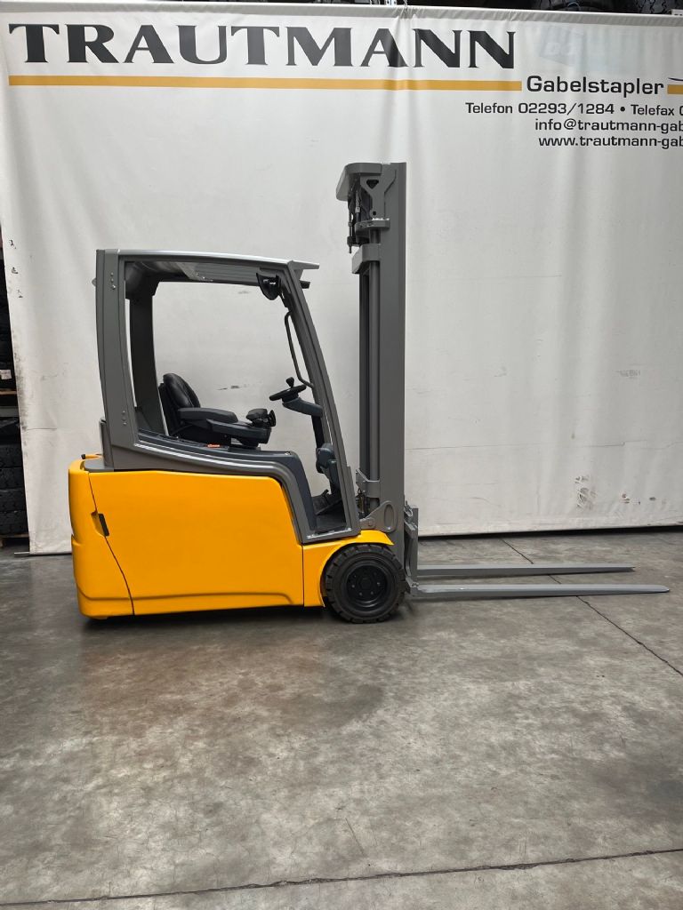 Jungheinrich EFG220 400ZT Elektro 3 Rad-Stapler www.trautmann-gabelstapler.de