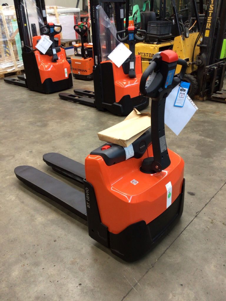 Toyota LWI160 Niederhubwagen www.trautmann-gabelstapler.de