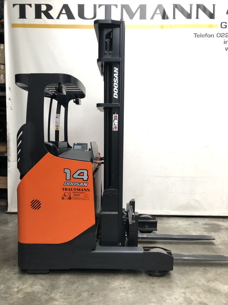 Doosan BR14JW-7 Schubmaststapler www.trautmann-gabelstapler.de