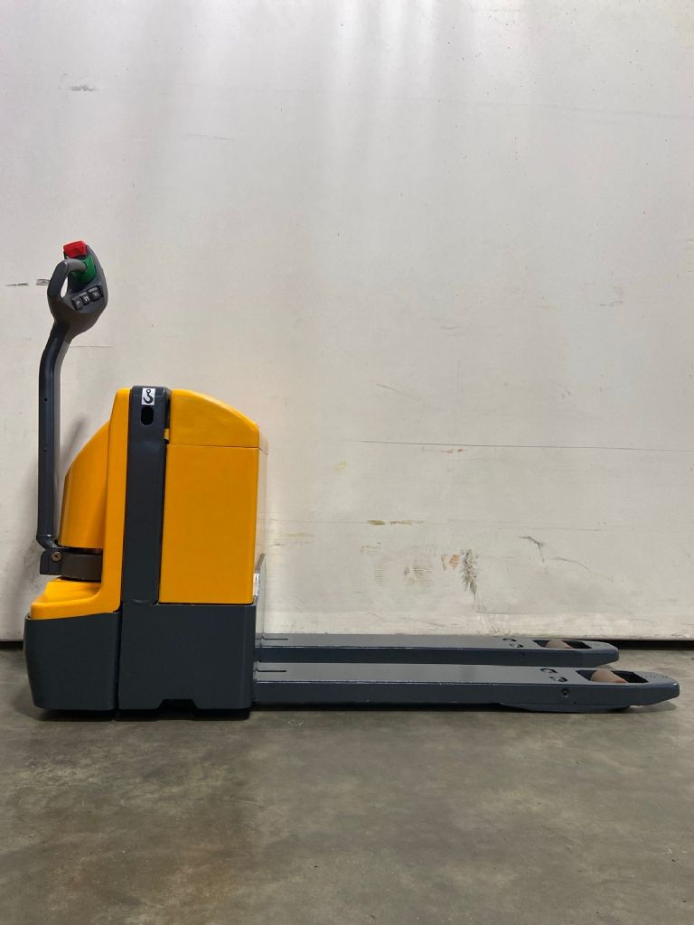 Jungheinrich EJE220 Niederhubwagen www.trautmann-gabelstapler.de