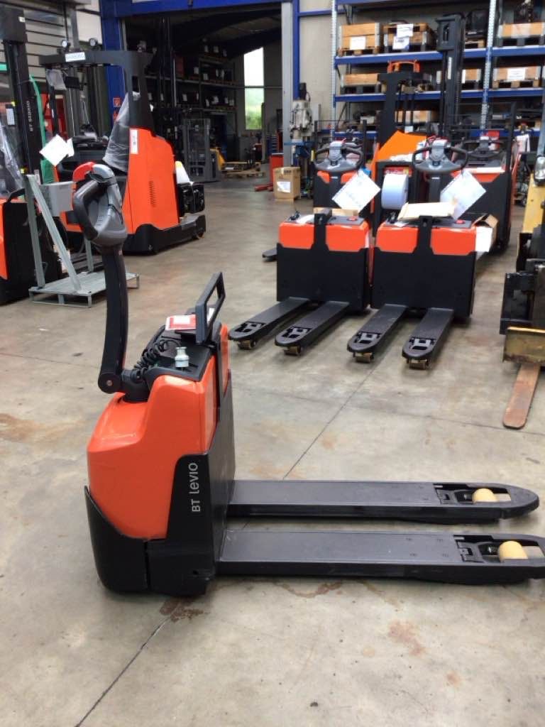 Toyota LWI160 Niederhubwagen www.trautmann-gabelstapler.de