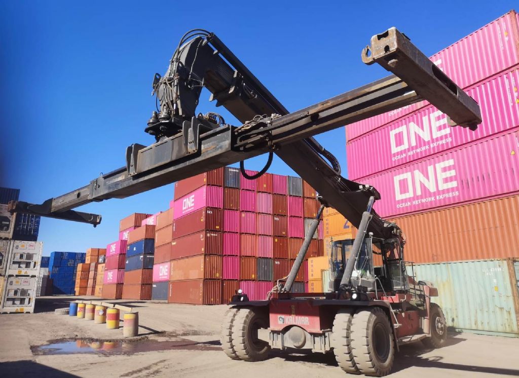 Kalmar DRG100-54S6 Leercontainer Reachstacker www.universal-equipment.de