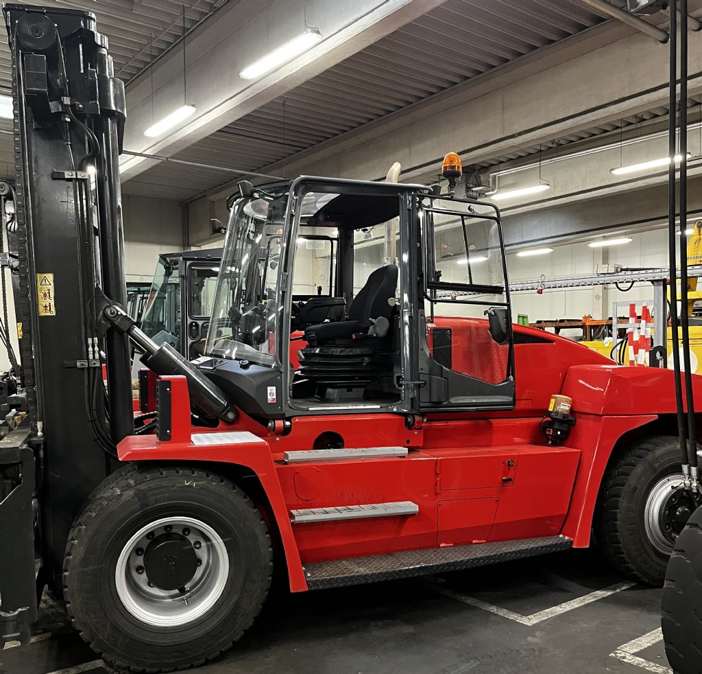 Kalmar DCG120-12 Carretilla elevadora para cargas pesadas - Diesel www.universal-equipment.de