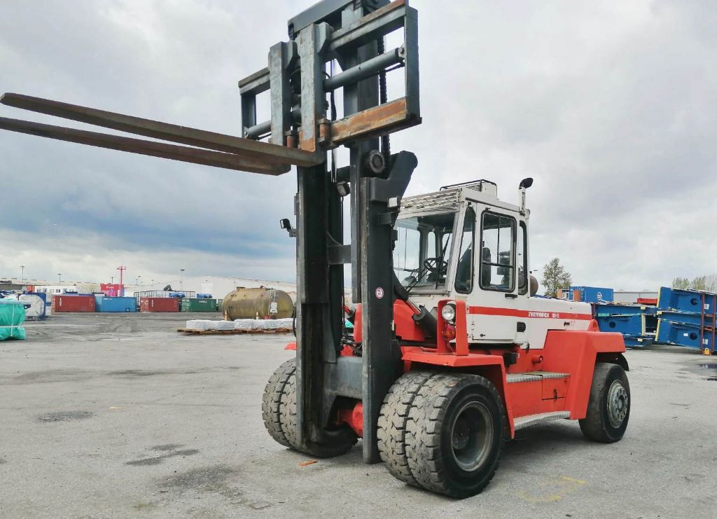 Svetruck 13,6-120-32 Schwerlaststapler - Diesel www.universal-equipment.de
