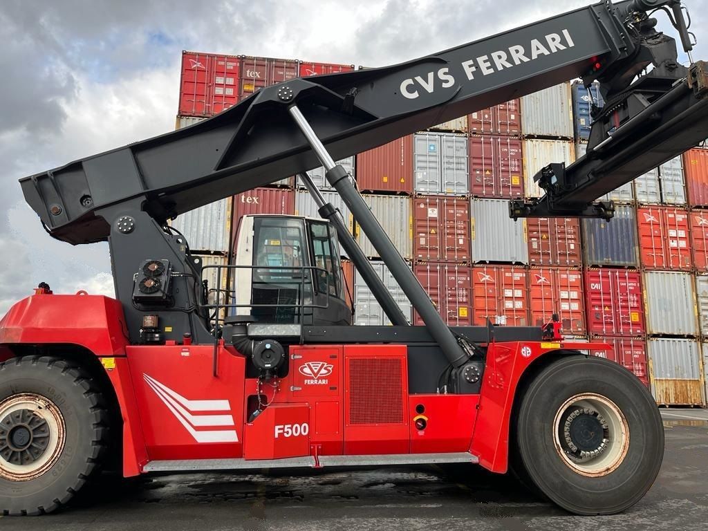 CVS Ferrari F500RS6 S Vollcontainer Reachstacker www.universal-equipment.de