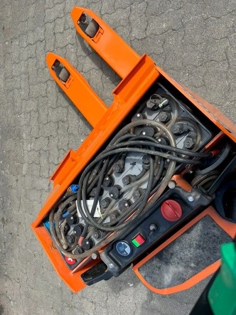 Doosan-LEDH18-Niederhubwagen-www.unruh-gabelstapler.de