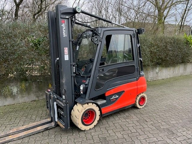 Linde-E35L-Elektro 4 Rad-Stapler-www.unruh-gabelstapler.de