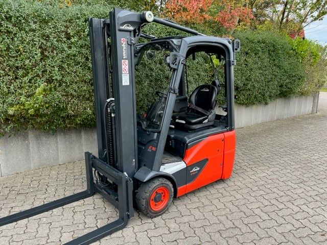 Linde-E16C-Elektro 3 Rad-Stapler-www.unruh-gabelstapler.de