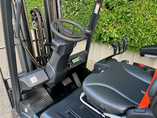 Bobcat-B18T-7 Plus-Elektro 3 Rad-Stapler-www.unruh-gabelstapler.de