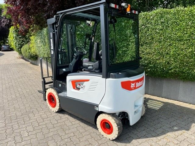 Bobcat-B25X-7 Plus-Elektro 4 Rad-Stapler-www.unruh-gabelstapler.de