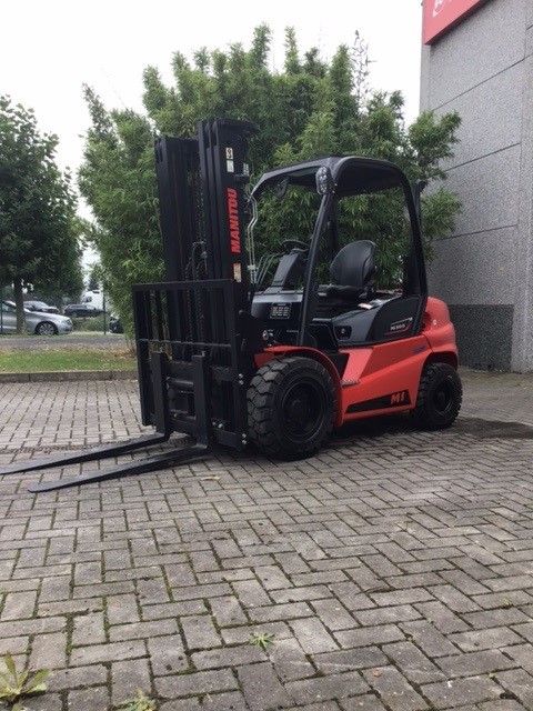 Manitou MI30D Diesel Forklift www.volcke.com