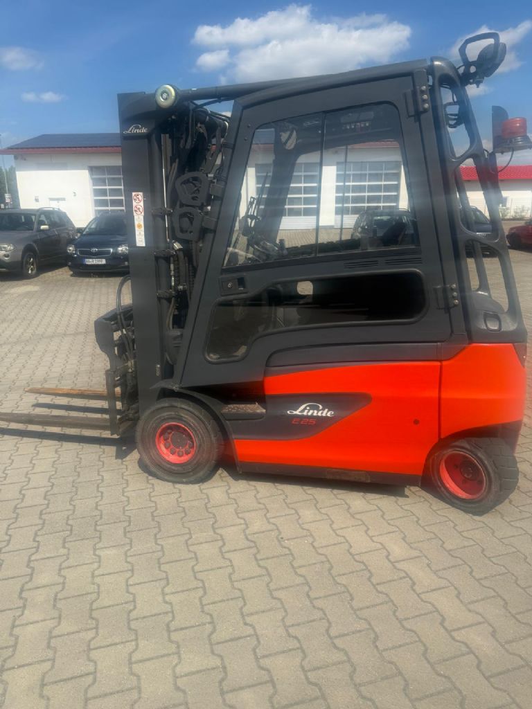 Linde E25-01 Elektro 4 Rad-Stapler www.watzinger-gabelstapler.de Linde E25-01 Elektro 4 Rad-Stapler www.watzinger-gabelstapler.de