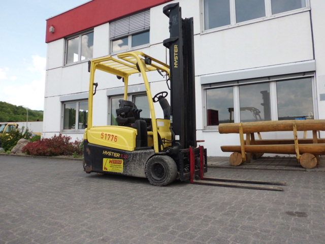Hyster-J1.8XNT LWB-Elektro 3 Rad-Stapler-www.wiegers-gabelstapler.de Hyster-J1.8XNT LWB-Elektro 3 Rad-Stapler-www.wiegers-gabelstapler.de