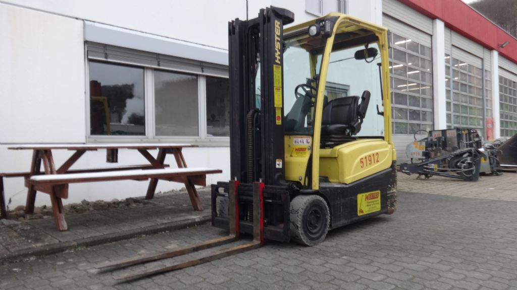 Hyster-J1.6XNT-Elektro 3 Rad-Stapler-www.wiegers-gabelstapler.de