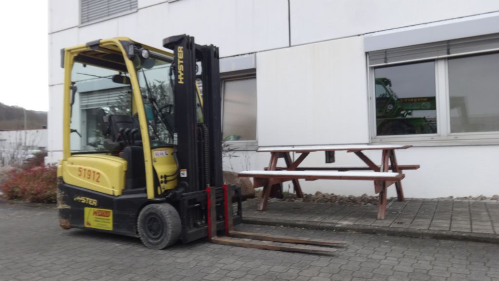 Hyster-J1.6XNT-Elektro 3 Rad-Stapler-www.wiegers-gabelstapler.de