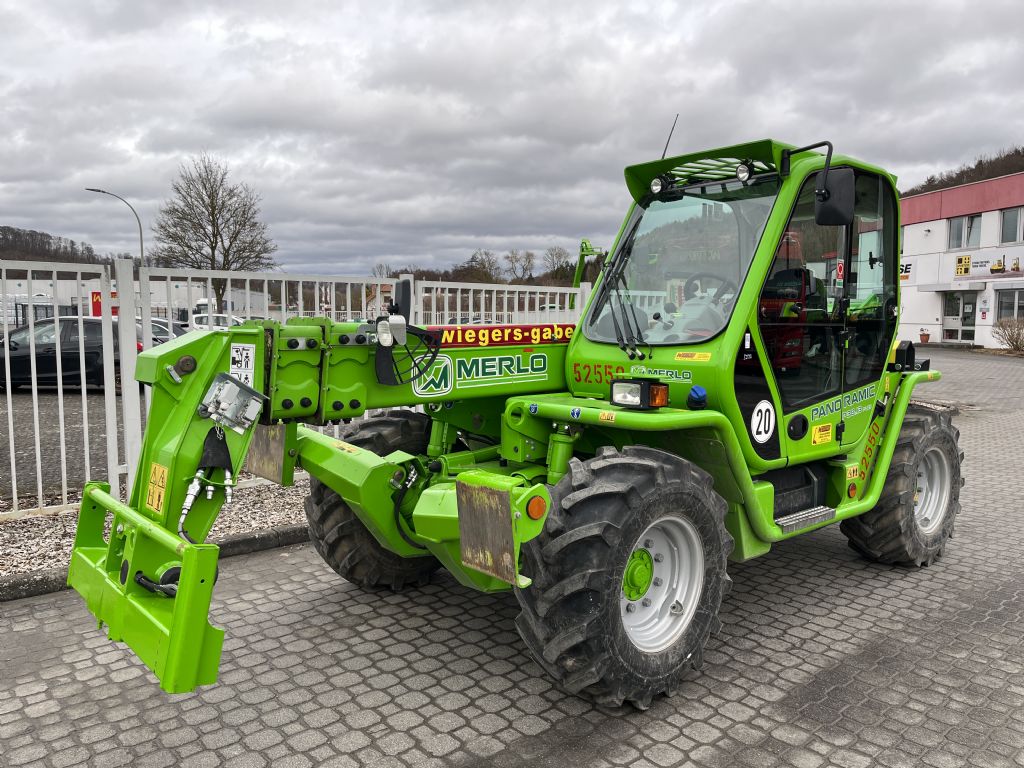 Merlo-P38.13 Plus-Teleskopstapler starr-www.wiegers-gabelstapler.de