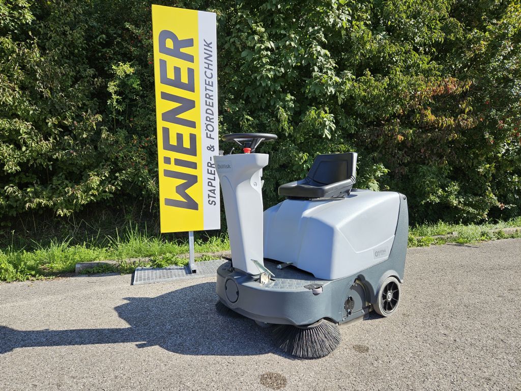Nilfisk SR1000S Kehrmaschinen www.stapler-wiener.at Nilfisk SR1000S Kehrmaschinen www.stapler-wiener.at