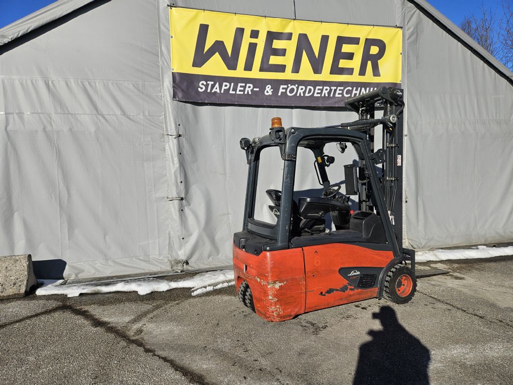 Linde E20L-02 Elektro 3 Rad-Stapler www.stapler-wiener.at Linde E20L-02 Elektro 3 Rad-Stapler www.stapler-wiener.at