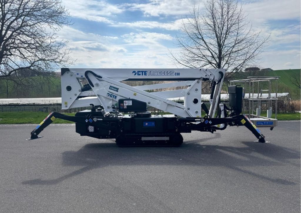 CTE Traccess 230 Diesel CTE Raupenarbeitsb�hne www.stapler-wiener.at