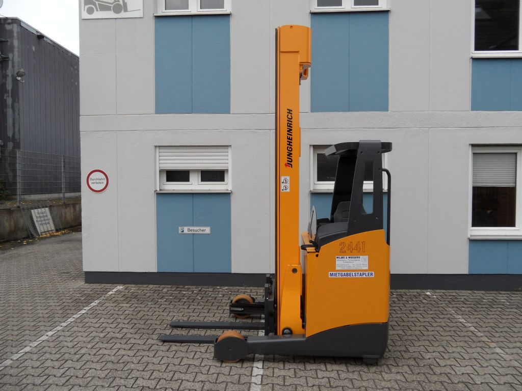 Jungheinrich-ETV 114 - Batterie BJ 2023 - 8,30 m Triplex-Schubmaststapler-www.wilms-wiegers.de