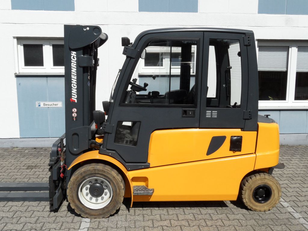 Jungheinrich-EFG 550 - Triplex - Kabine - weie Reifen-Elektro 4 Rad-Stapler-www.wilms-wiegers.de