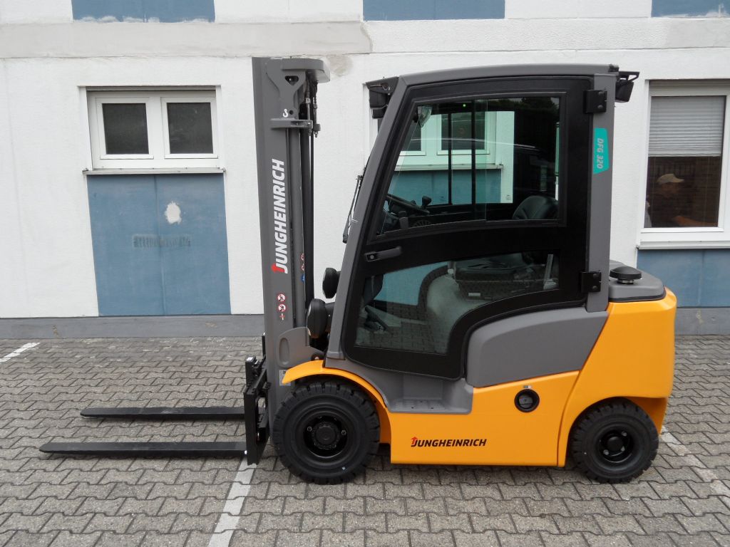 Jungheinrich-DFG 320 - Triplex - Kabine mit Heizung-Dieselstapler-www.wilms-wiegers.de