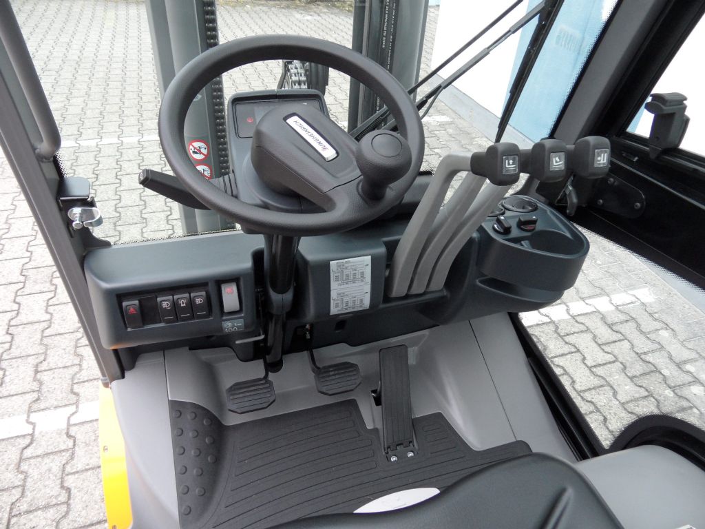 Jungheinrich-DFG 320 - Triplex - Kabine-Dieselstapler-www.wilms-wiegers.de