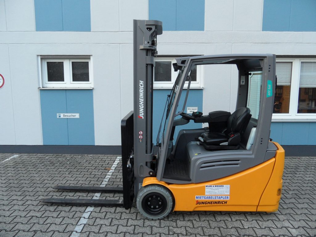 Jungheinrich-EFG 220 - Triplex - Halbkabine - weie Reifen-Elektro 3 Rad-Stapler-www.wilms-wiegers.de