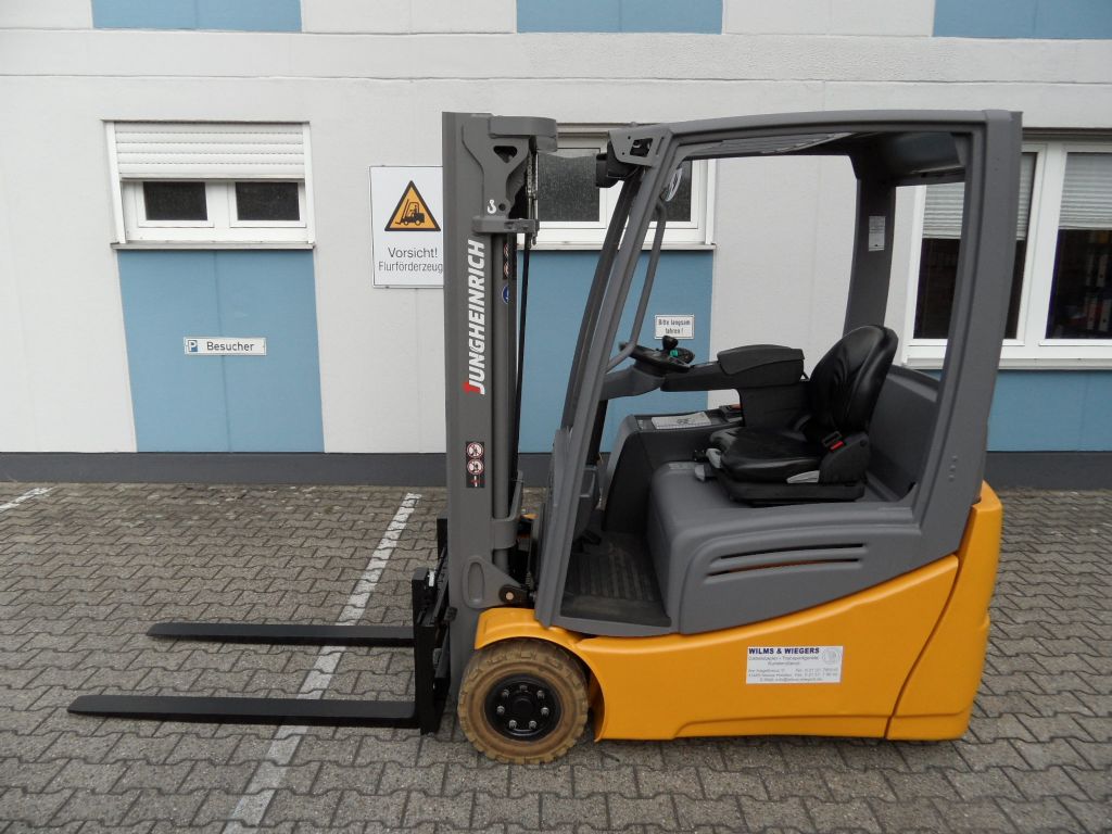 Jungheinrich-EFG 216k - Triplex - 2017 - weie Reifen-Elektro 3 Rad-Stapler-www.wilms-wiegers.de