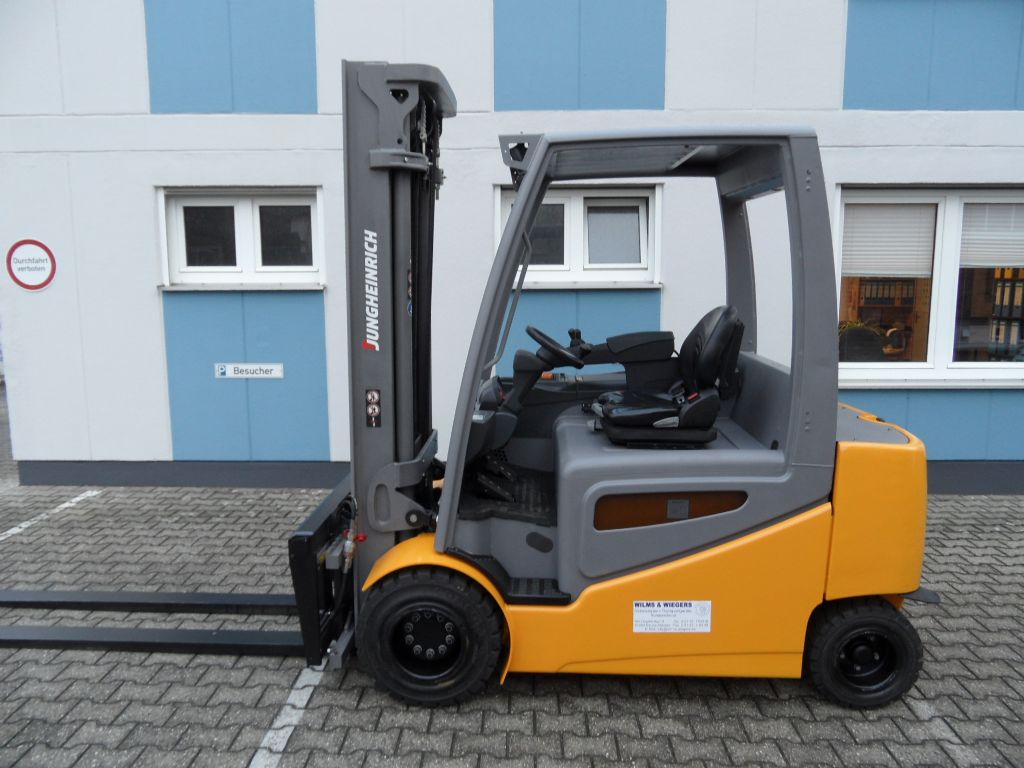 Jungheinrich-EFG S30 - Triplex - Zinkenverstellgert-Elektro 4 Rad-Stapler-www.wilms-wiegers.de